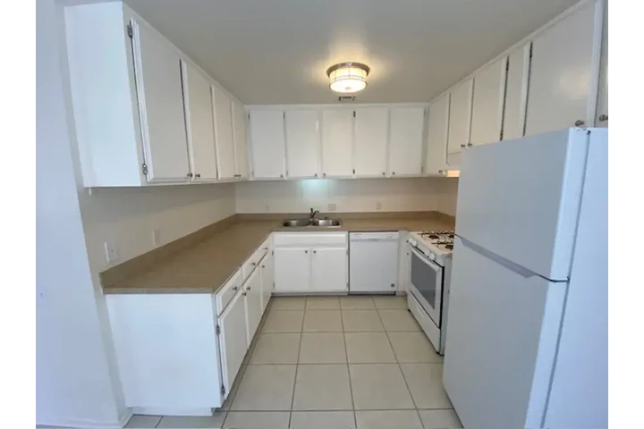 $1200 : Cozy 2-Bedroom and 2-Bathroom image 7