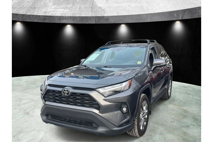 $30985 : Toyota RAV4 2023 AWD XLE Pre image 3