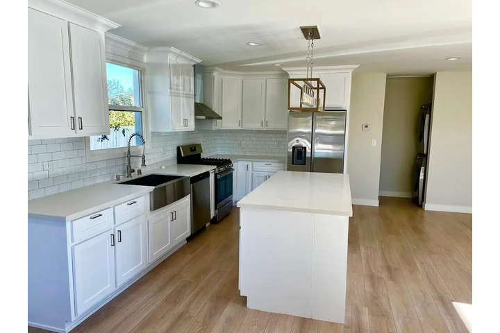 $2350 : Tastefully and completely image 3