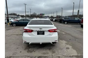 2020 Camry SE Auto (Natl) thumbnail