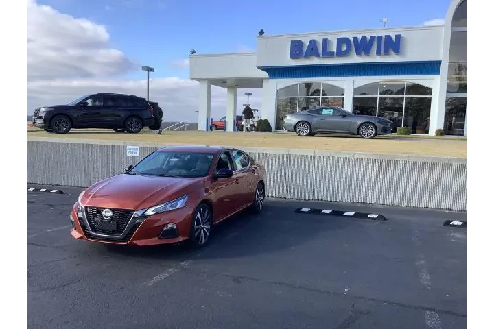 $27950 : Nissan Altima 2021 2.5 SR 4d image 3