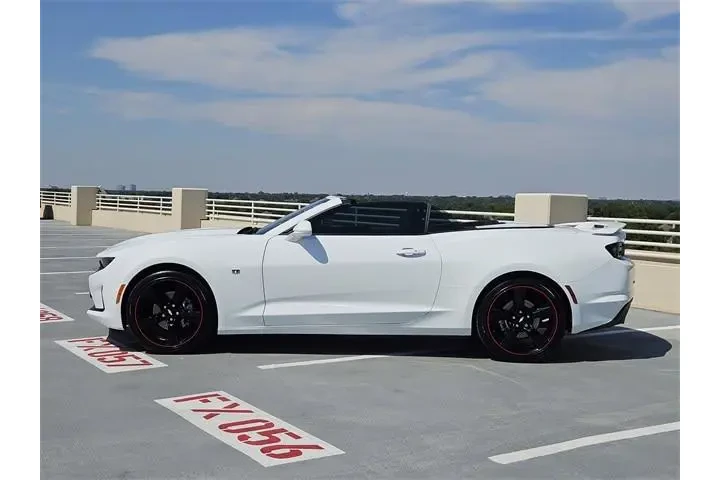 $32998 : Chevrolet Camaro 2024 LT 2dr image 4