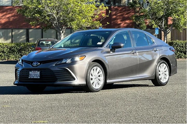 Toyota Camry 2023 LE 4dr Sed image 7