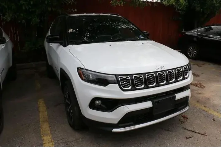 $27995 : Jeep Compass 2025 4x4 Limite image 4
