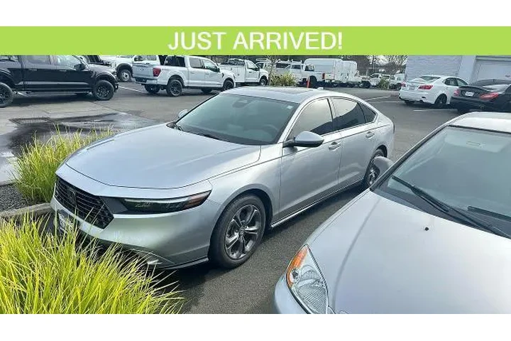 $26988 : Honda Accord 2023 EX 4dr Sed image 1