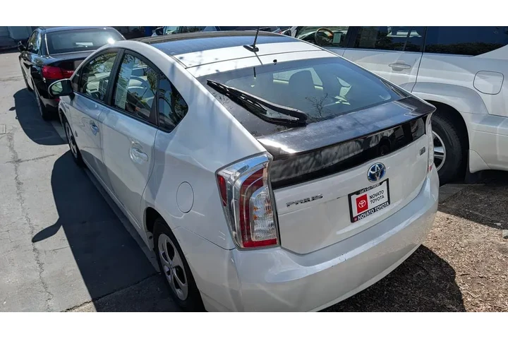 $15999 : 2015 Prius Three image 5