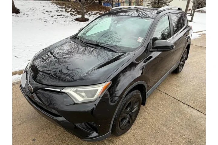 $15997 : 2017 RAV4 LE image 4