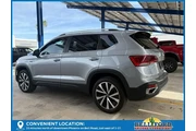 $21988 : Volkswagen Taos 2024 SE 4dr thumbnail