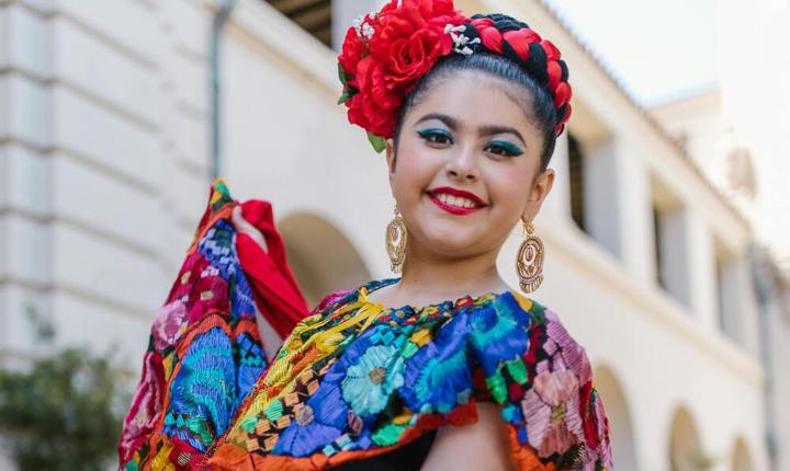Bailarina folklórica del 5 de Mayo