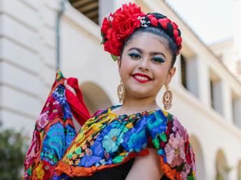 Bailarina folklórica del 5 de Mayo