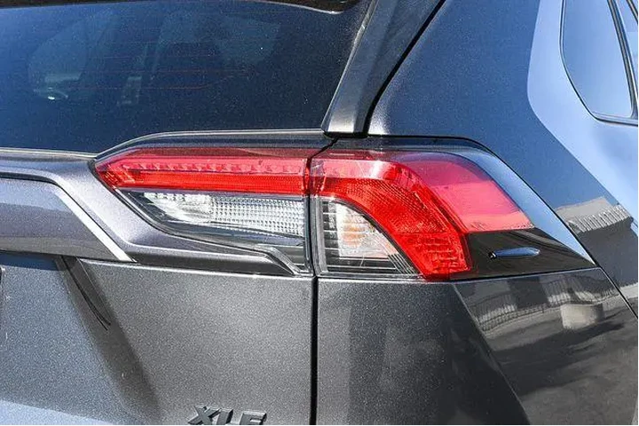 $21988 : Toyota RAV4 2019 XLE 4dr SUV image 9