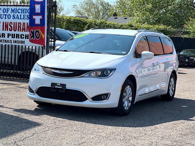 $18499 : 2018 Pacifica image 2