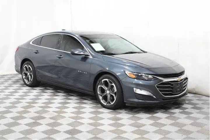 $16941 : Chevrolet Malibu 2021 LT 4dr image 1