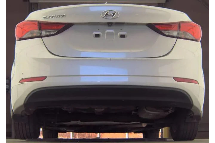 2016 Elantra SE image 4