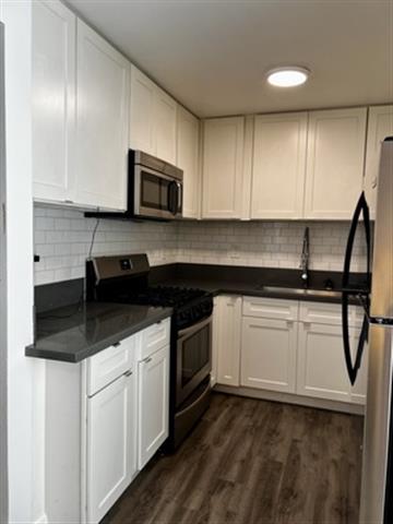 $1900 : 2-Bed 2-Bath Apartment image 7