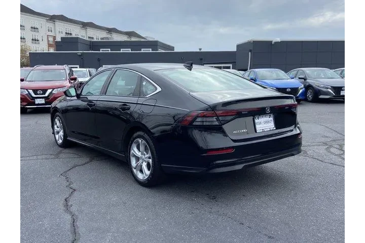 $21550 : Honda Accord 2024 LX 4dr Sed image 6