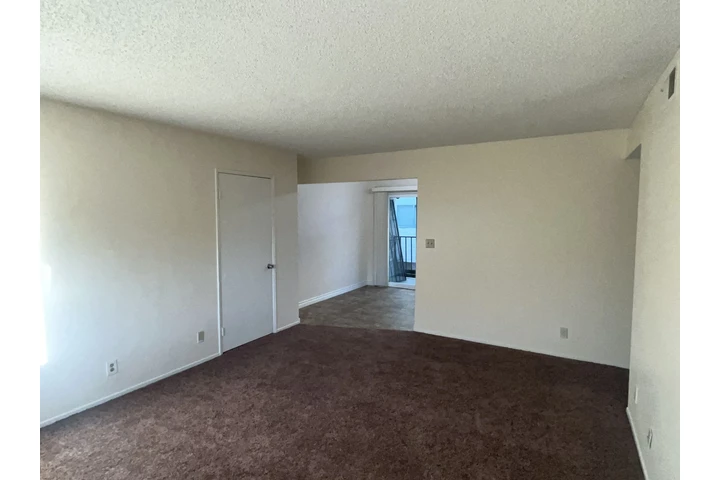 $2400 : RENTO APTO 2 CUARTOS LYNWOOD image 1