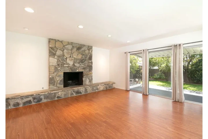 $2400 : 3Bed/2Bed House available now image 4