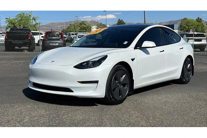 $27984 : Tesla Model 3 2023 4dr Sedan image 1