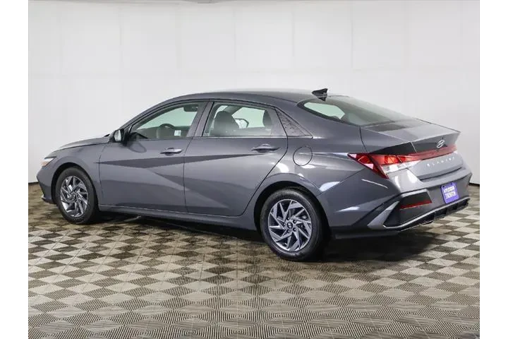$19690 : Hyundai ELANTRA 2024 SEL 4dr image 8
