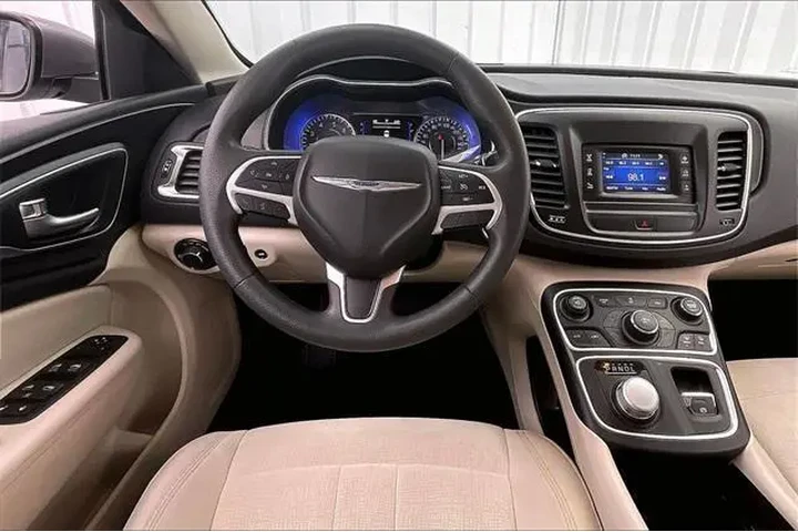 $10990 : Chrysler 200 2015 Limited 4d image 5