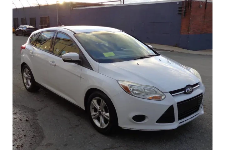 $5450 : 2014 Focus SE image 3