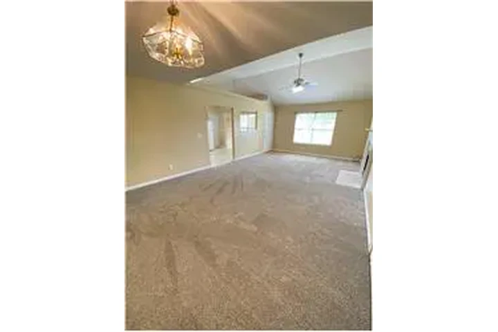 $1900 : Rental property with 3 bedro image 4