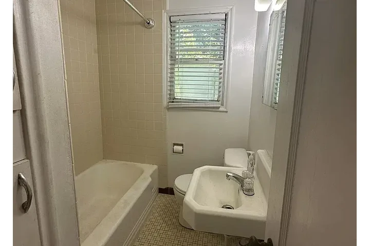 $1230 : HOUSE AVAILABLE IN SALT LAKE image 10