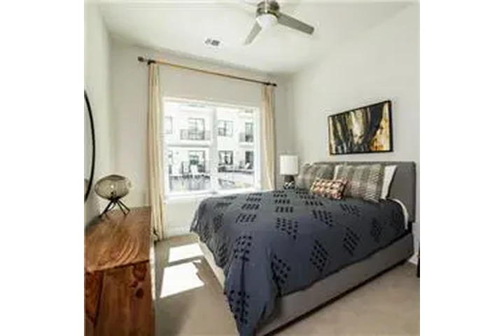 $1683 : Rental property with 0 bedro image 5