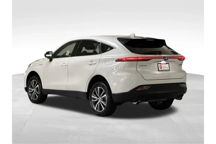 $28988 : Gold Certified2021 Venza LE image 3