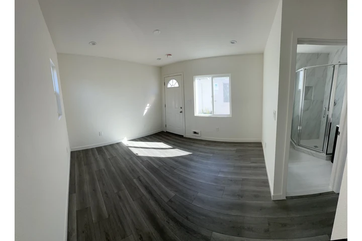 $1500 : Estudio Remodelado con Parking image 9