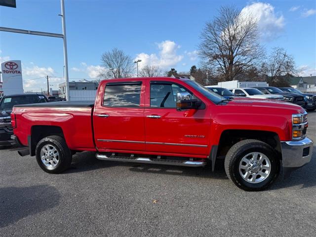 $29990 : 2015 Silverado 2500HD image 2