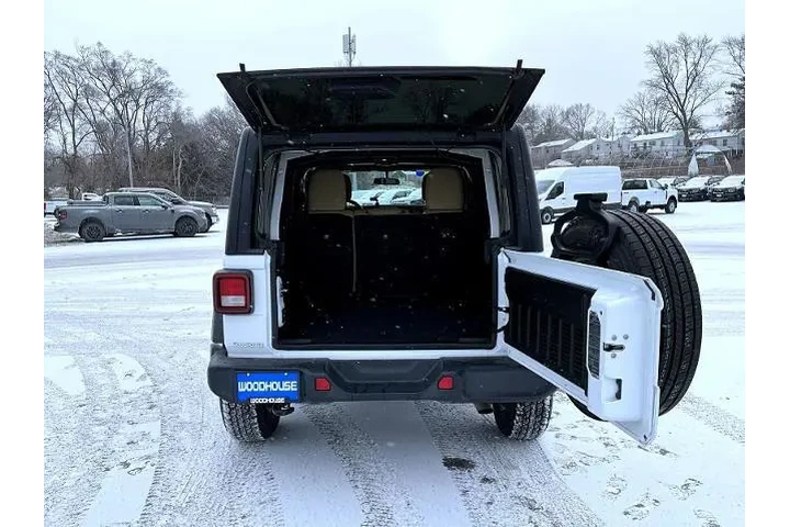 $17995 : Jeep Wrangler Unlimited 2018 image 9