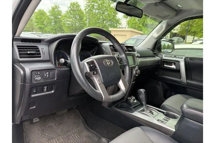 $29972 : Toyota 4Runner 2018 4x4 SR5 image 7