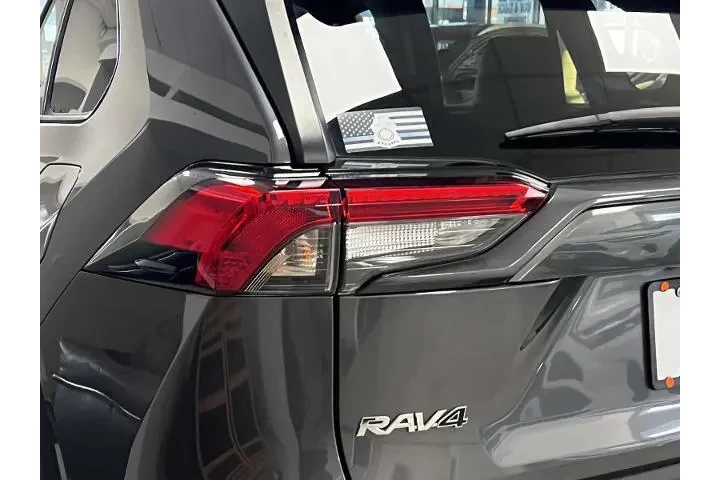 $34888 : Toyota RAV4 2023 AWD XLE Pre image 10