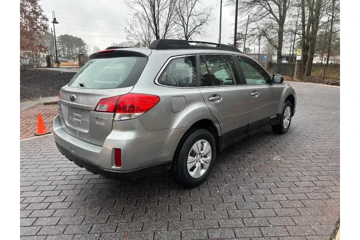 $3000 : 2011 Outback 2.5i image 3