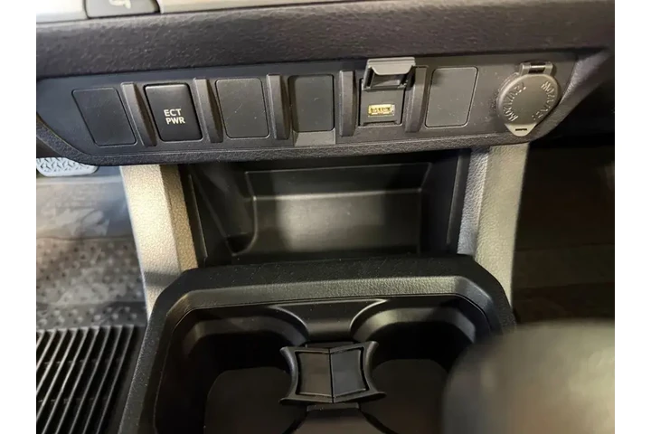 $24500 : Toyota Tacoma 2020 4x2 SR5 4 image 10