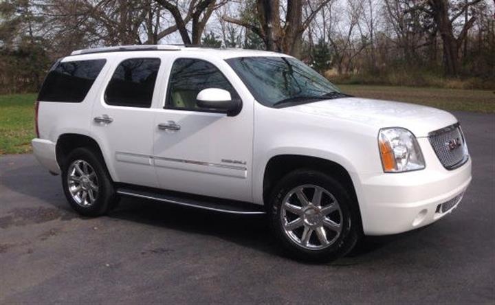 $7000 : 2011 GMC Yukon DENALI image 1