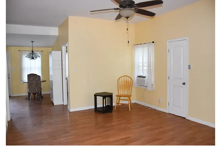 $1200 : Freshly remodeled  home image 3