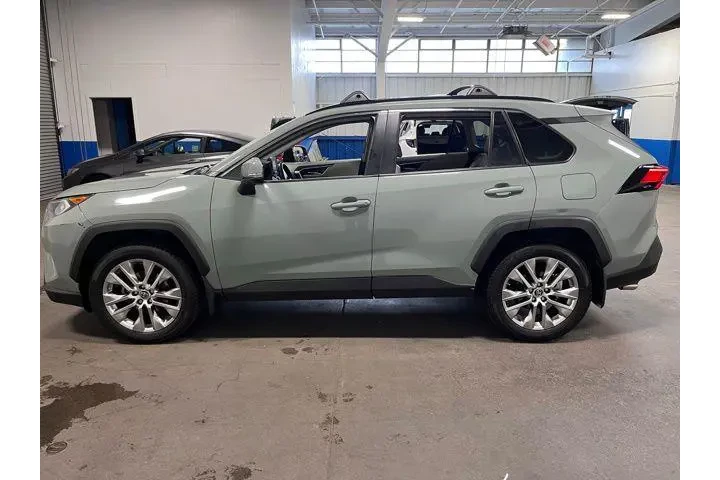 $23952 : Toyota RAV4 2019 XLE Premium image 6