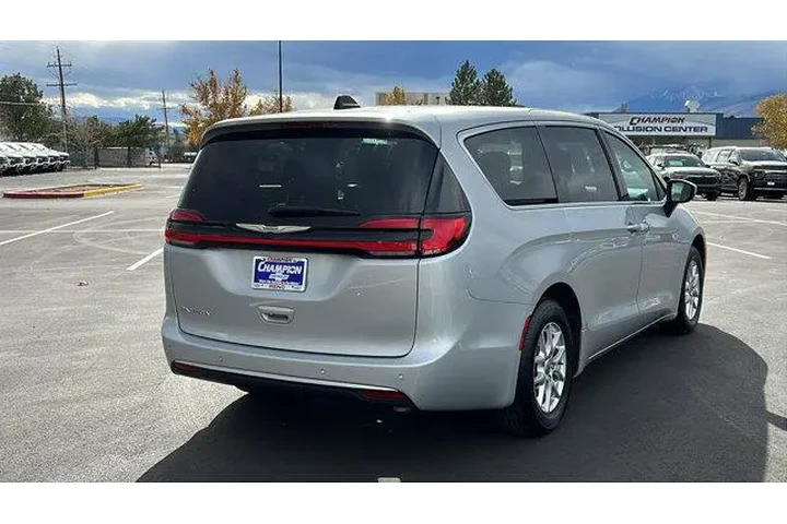 $29984 : Chrysler Pacifica 2023 Touri image 5