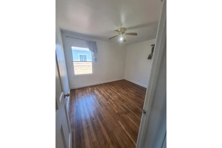 $900 : Beautiful Home...LAKEWOOD,CA image 4