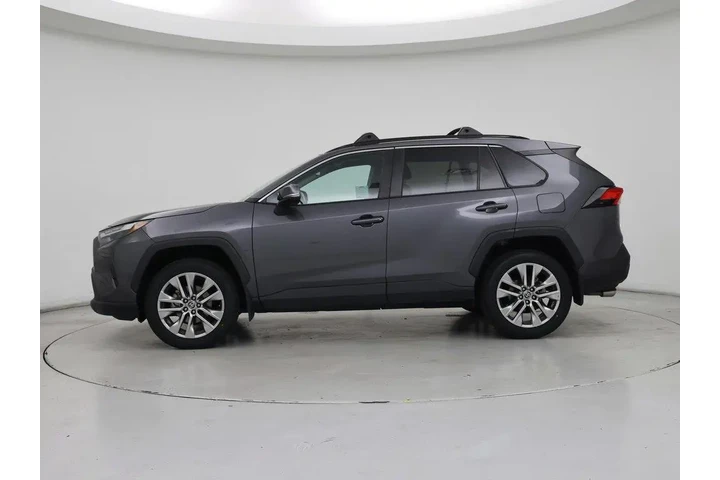 $31998 : Toyota RAV4 2022 AWD XLE Pre image 3