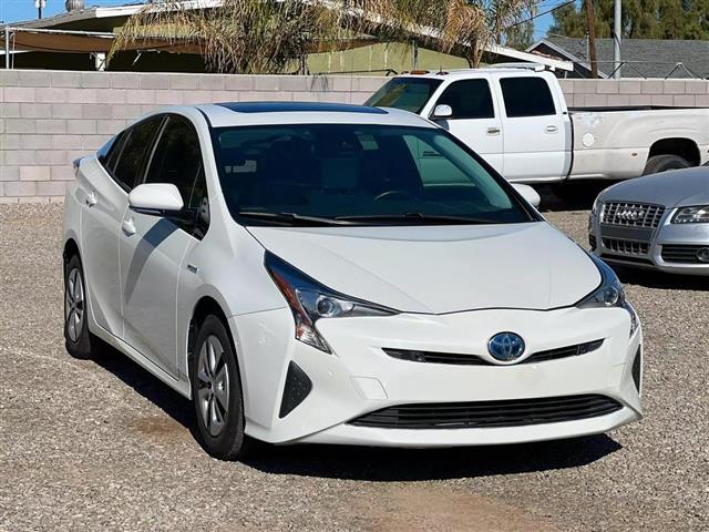 2017 TOYOTA PRIUS image 4