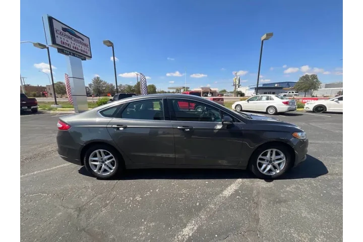 2015 Fusion SE image 3