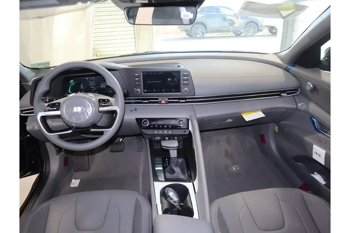 $21930 : Hyundai ELANTRA Hybrid 2025 image 10