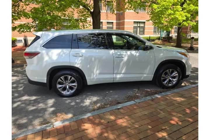$13995 : 2015 Highlander XLE image 8