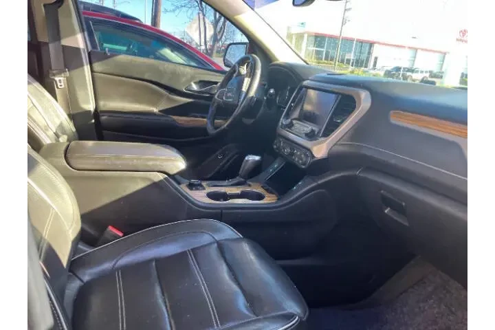 2017 GMC Acadia Denali image 9