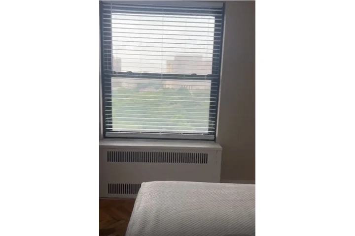 $350 : CUARTO CON BAÑO PRVD 4RENT image 3