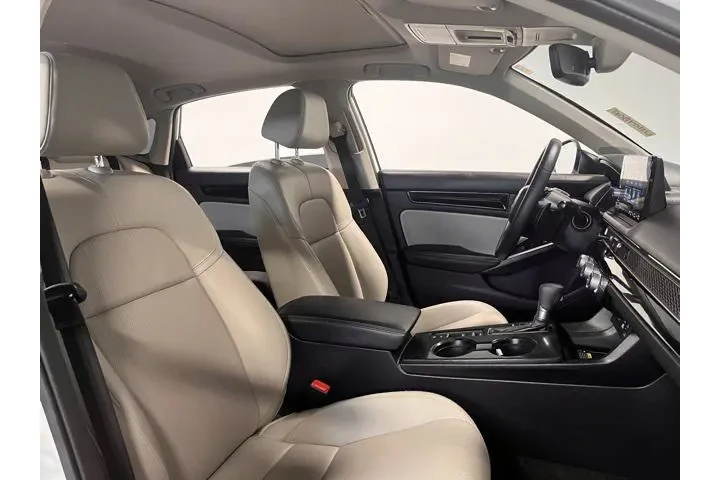 $26997 : Honda Civic 2024 Touring 4dr image 10